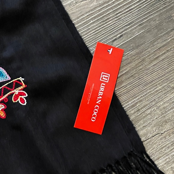 FINAL PRICE DROP NWT Embroidered Shawl - Picture 3 of 5